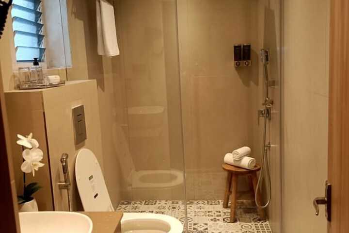 Room 8 of 14