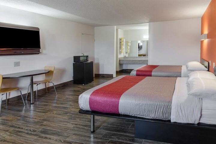 2 Double Beds (1 of 7)