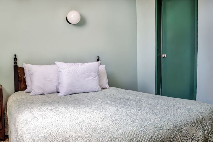 Room 5 of 13