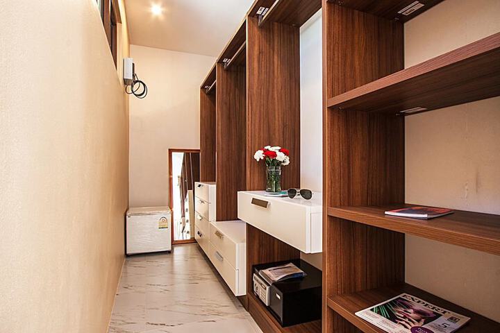 Room 15 of 31
