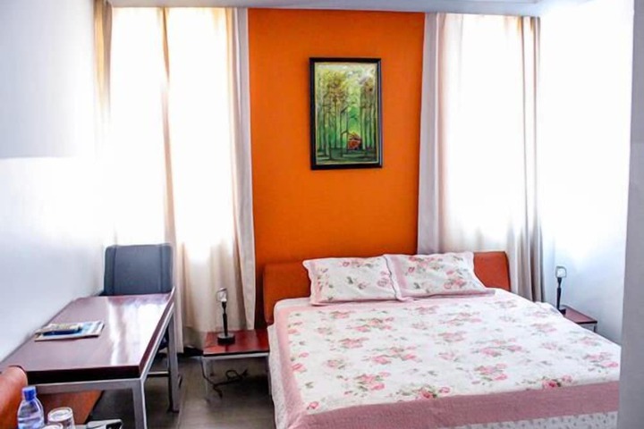 Room 4 of 36