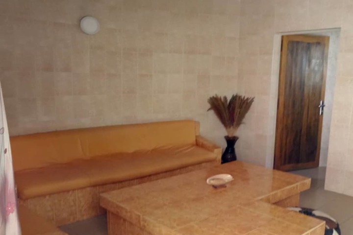 Room 4 of 25
