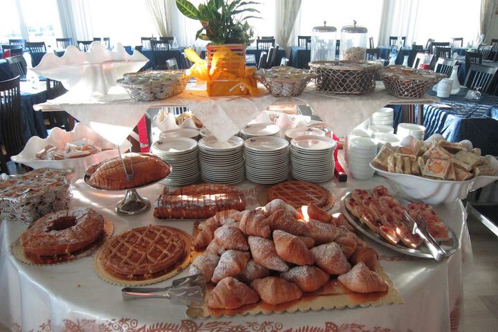 Dining 46 of 70