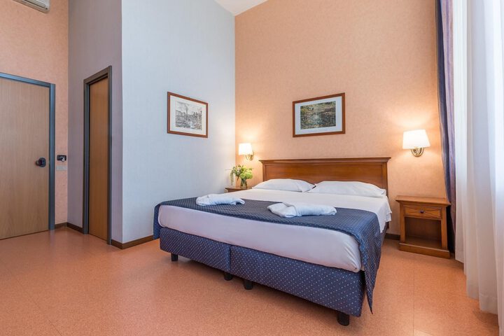 Room 10 of 45