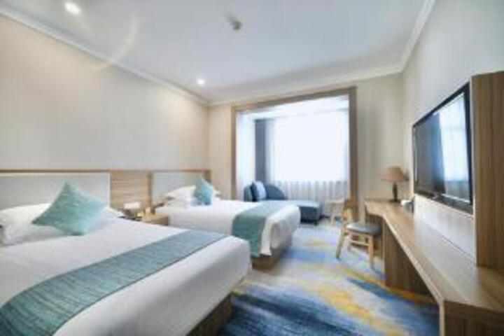 Room 7 of 9
