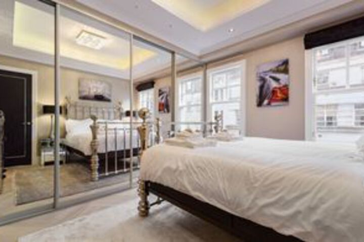 Room 8 of 18