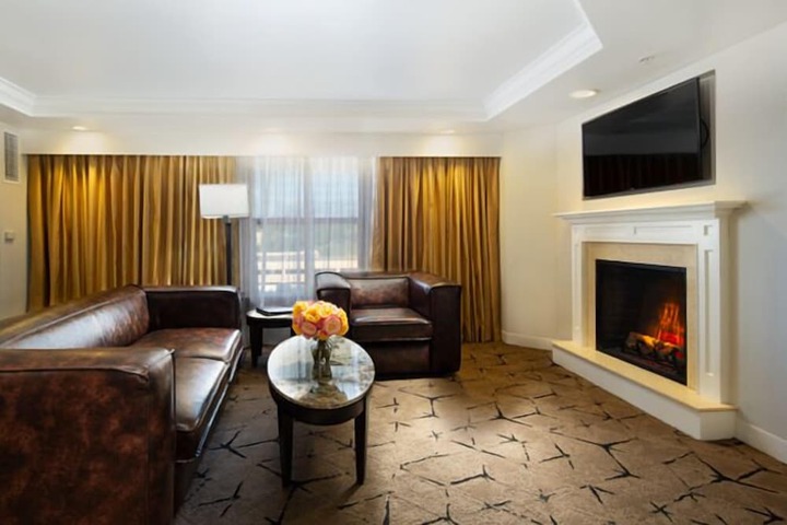 Room 10 of 30