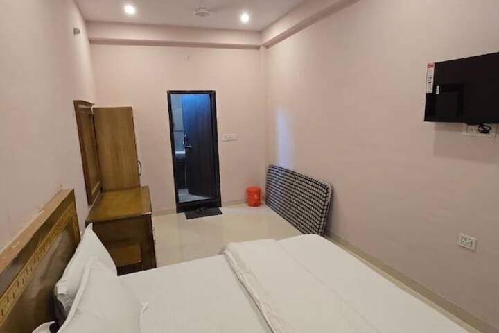 Room 11 of 40