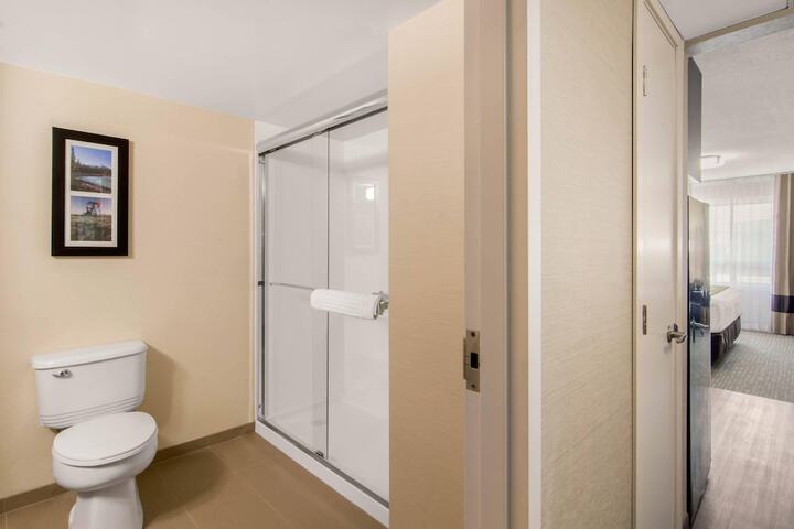 Room 40 of 104