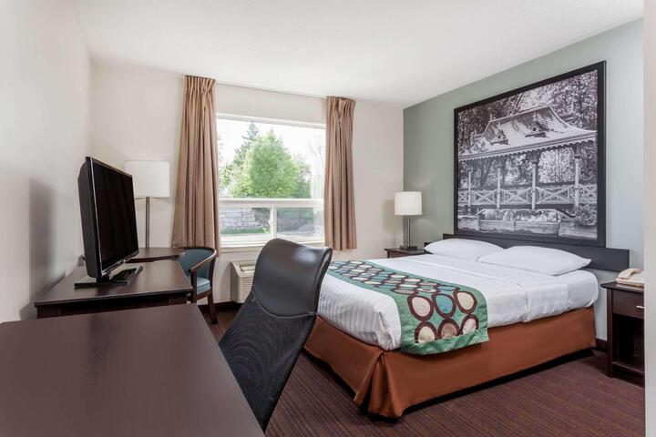 2 Queen Beds (12 of 16)