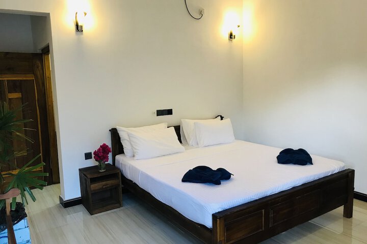 Room 7 of 9