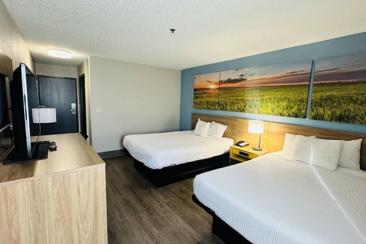 2 Queen Beds Accessible (3 of 11)
