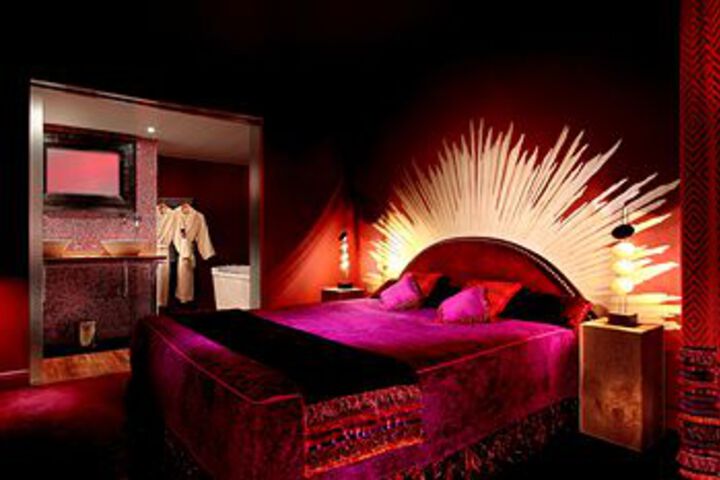 Room 11 of 28