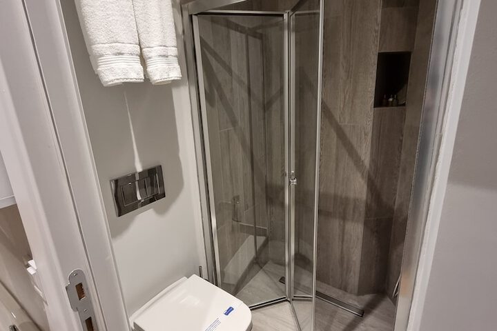 Room 13 of 20