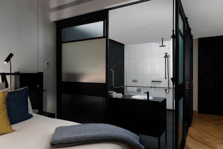 Room 30 of 58