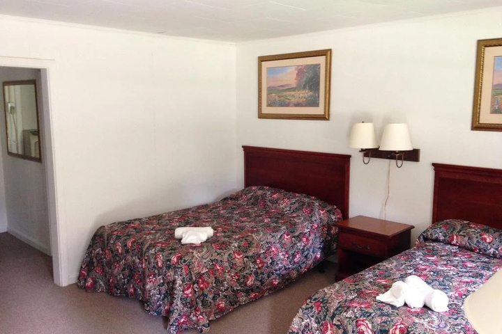 Room 5 of 16