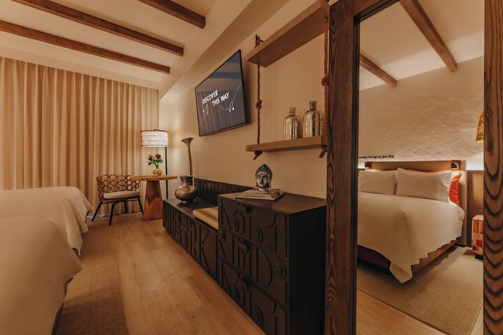 Room 20 of 165