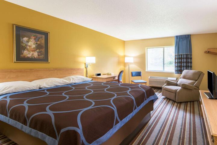 1 King Bed (4 of 7)