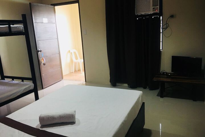 Room 9 of 25