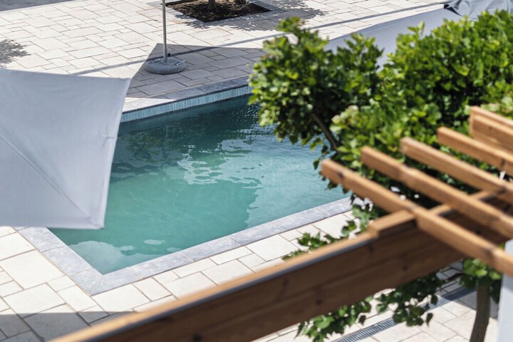 Pool 20 of 48