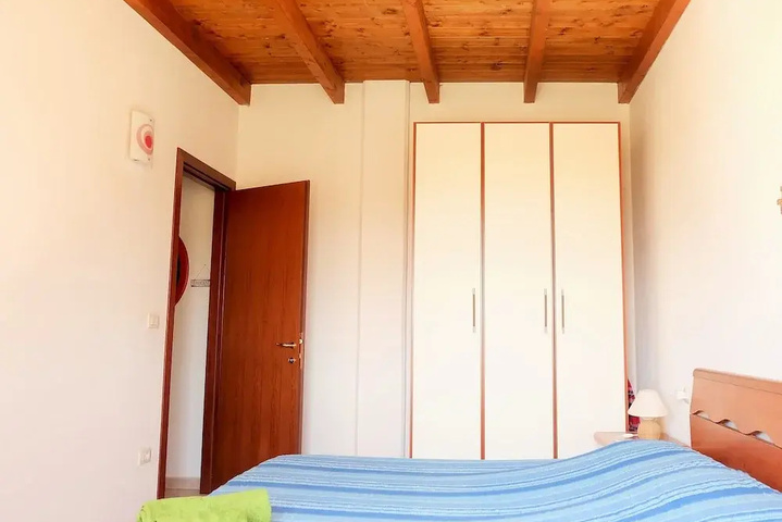 Room 2 of 17