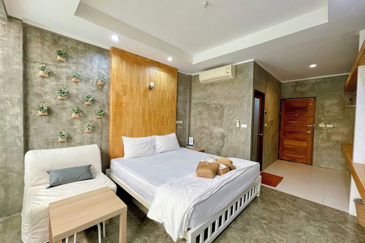 Room 15 of 38