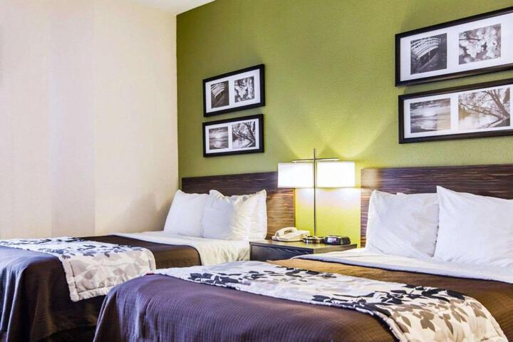 1 Queen Bed (1 of 2)