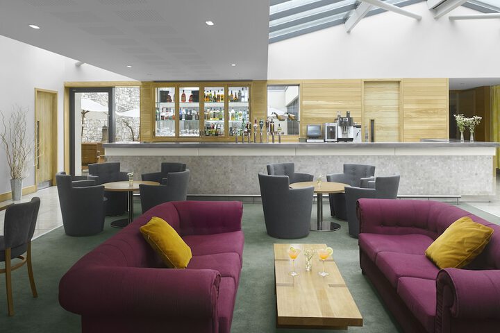 Lounge 52 of 74