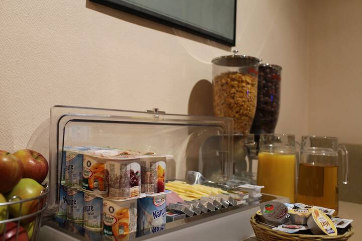 Breakfast/Coffee Service 27 of 37