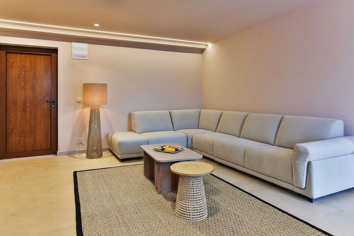 Room 42 of 75