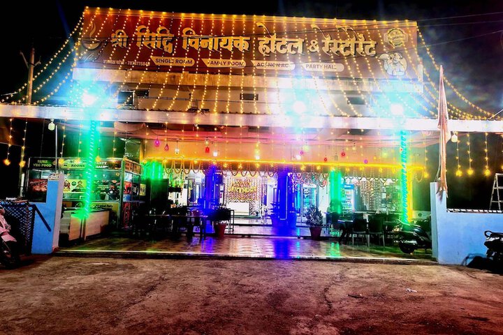 SHREE SIDDHI VINAYAK HOTEL & RESTAURANT