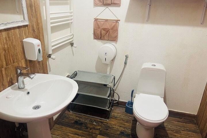 Room 102 of 120