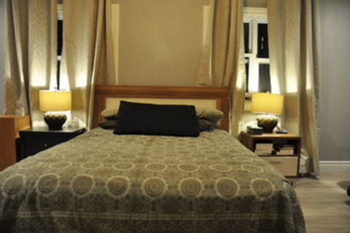 Room 9 of 28