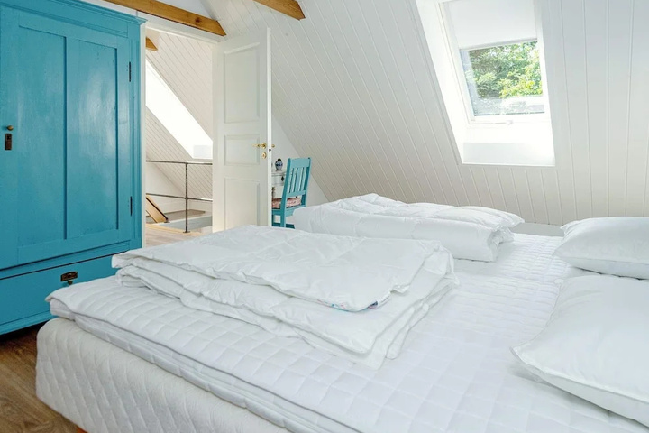 Room 4 of 15