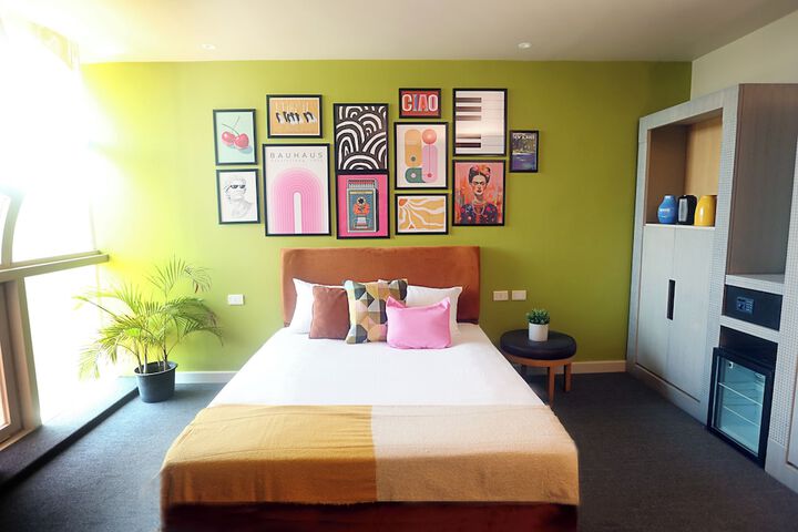 Room 10 of 25