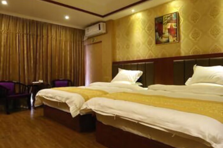 Room 4 of 8