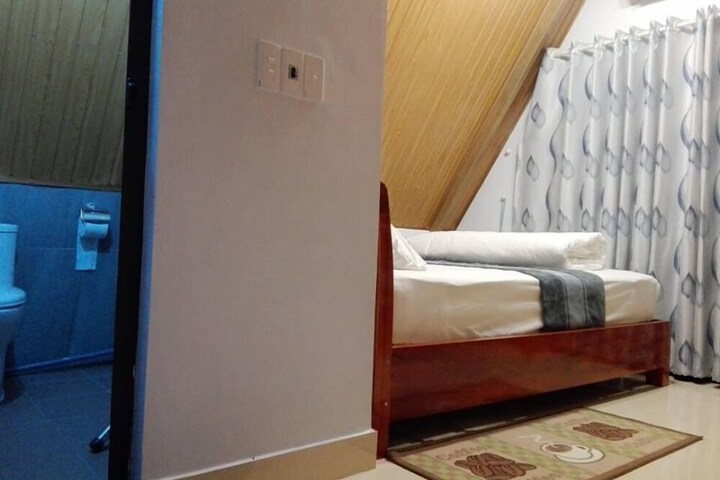 Room 10 of 31