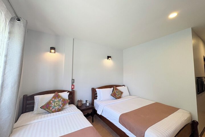 Room 93 of 211