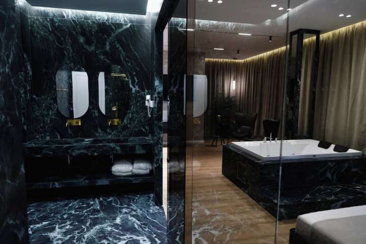Room 9 of 35