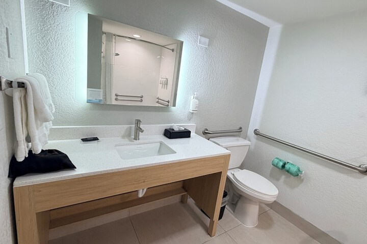 Room 33 of 45