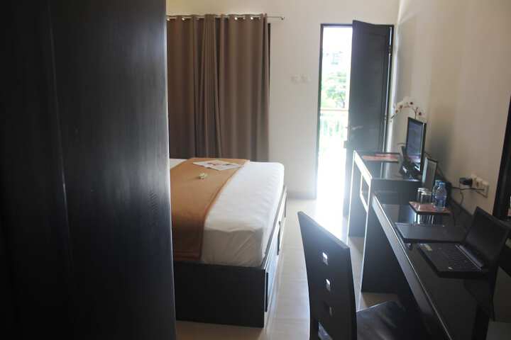 Room 4 of 15