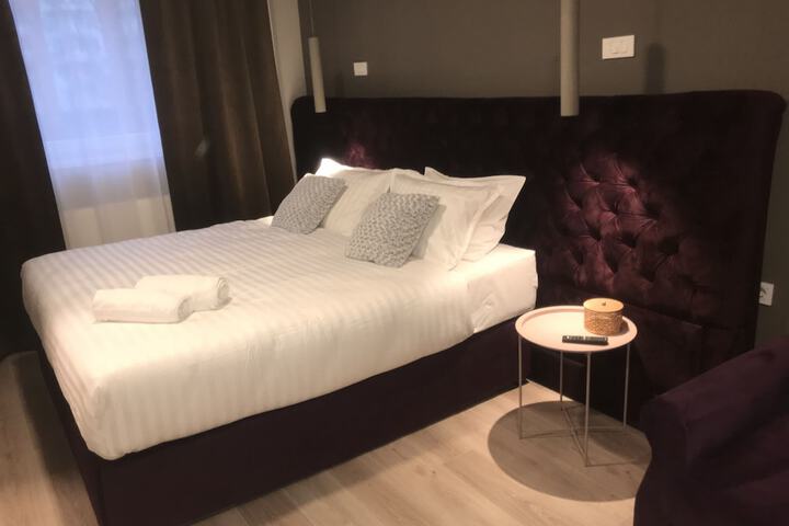 Room 9 of 27