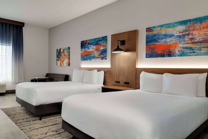 1 King Bed Mobility Accessible 1 Bedroom Suite (3 of 6)