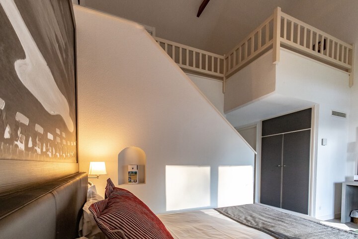 Room 3 of 42