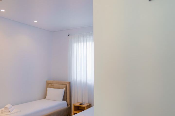 Room 12 of 30