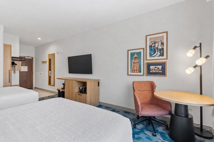 Room 18 of 33