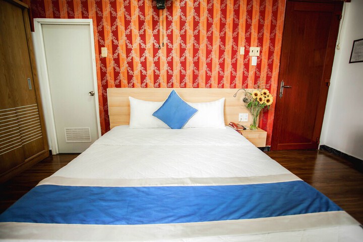 Room 10 of 24