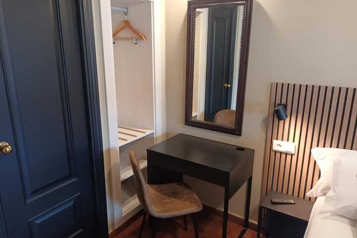 Room 4 of 46