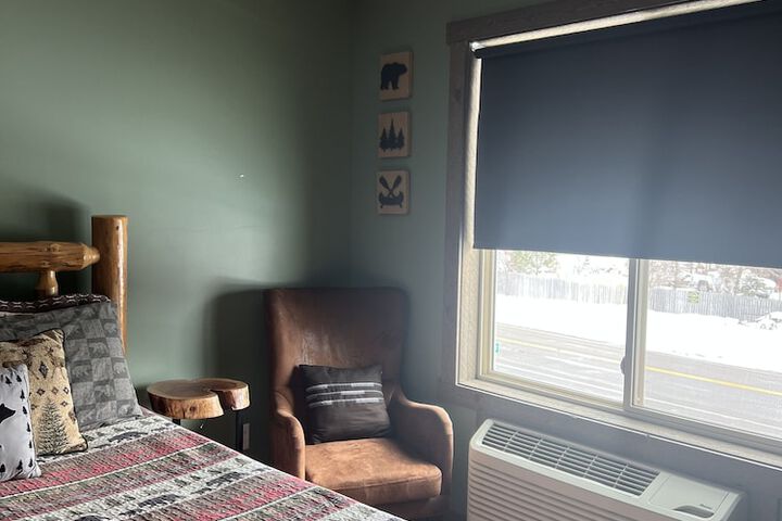 Room 10 of 33