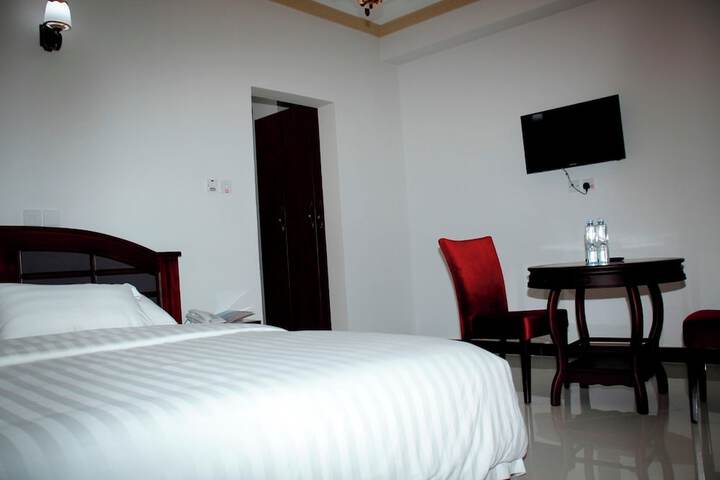 Room 33 of 117